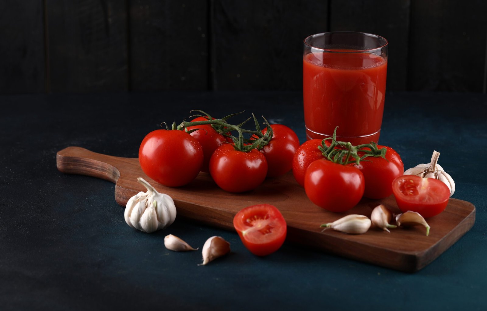 benefits of tomato for skin